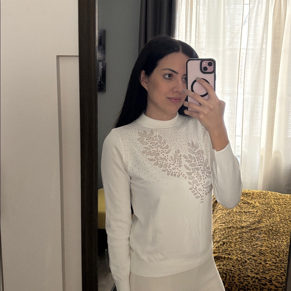 NEW Sweater🤍 - Picture 3 of 5